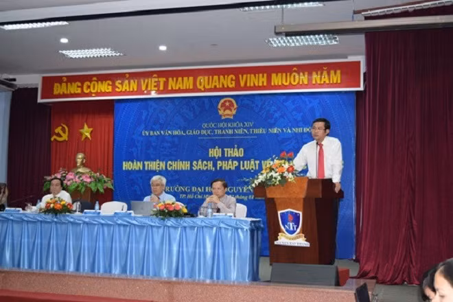 Thứ trưởng Bộ GD&ĐT Nguyễn Văn Phúc phát biểu khai mạc hội thảo