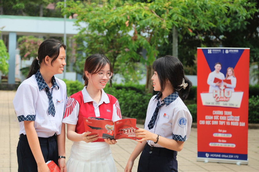 Học sinh các trường THPT quan tâm rất lớn đến khối ngành sức khỏe tại HIU. Học sinh các trường THPT quan tâm rất lớn đến khối ngành sức khỏe tại HIU.