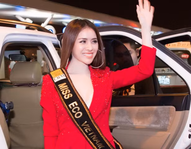 Thí sinh Việt lúng túng giới thiệu bản thân ở Miss Eco International