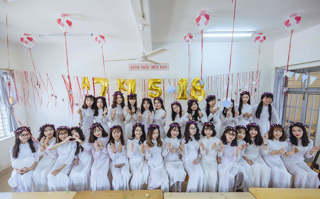 Bộ ảnh kỷ yếu này được tập thể lớp 12A7 chụp vào những ngày đầu tháng 4, với thời tiết nắng đặc trưng của cao nguyên đất đỏ.