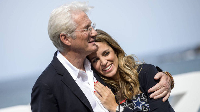 Richard Gere sắp cưới bạn gái kém 33 tuổi