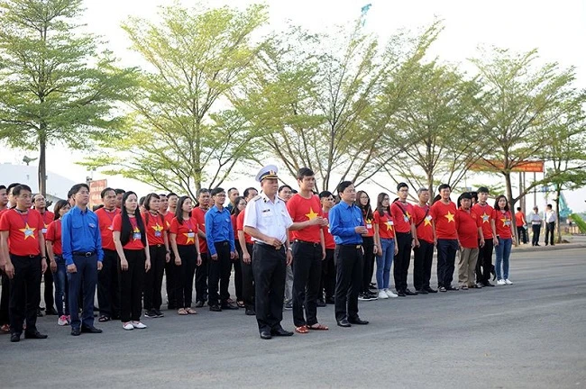 “Hành trình tuổi trẻ vì biển đảo quê hương” ra thăm Trường Sa