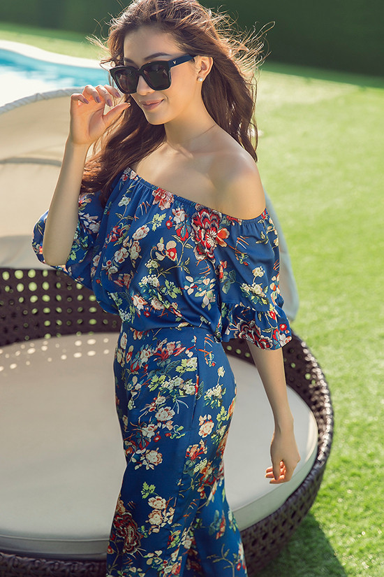 Bước vào mùa hè 2018, những mẫu áo liền quần cũng được nhiều tín đồ thời trang yêu thích. Nắm bắt được nhu cầu của khách hàng, nhà mốt Việt đã mang tới mẫu thiết kế có hoa văn và kiểu dáng đậm chất nữ tính. Bước vào mùa hè 2018, những mẫu áo liền quần cũng được nhiều tín đồ thời trang yêu thích. Nắm bắt được nhu cầu của khách hàng, nhà mốt Việt đã mang tới mẫu thiết kế có hoa văn và kiểu dáng đậm chất nữ tính.