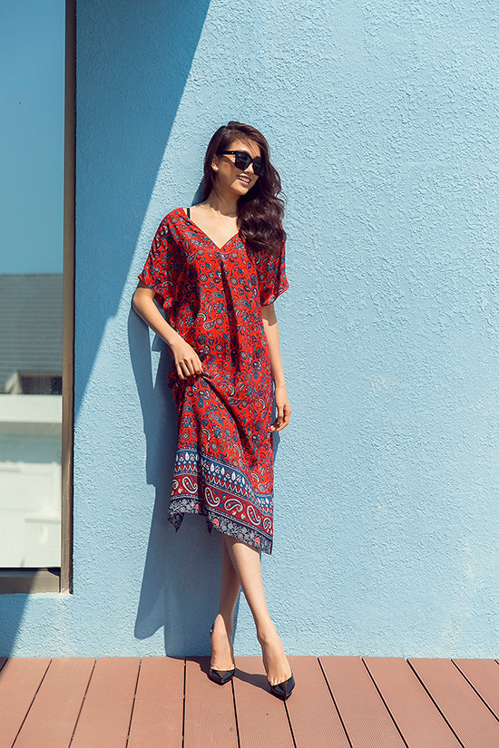 Những kiểu váy dáng rộng, mang lại sự thoải mái và duyên dáng luôn là lựa chọn hàng đầu của bạn gái khi đi đến những miền biển xinh đẹp. Những kiểu váy dáng rộng, mang lại sự thoải mái và duyên dáng luôn là lựa chọn hàng đầu của bạn gái khi đi đến những miền biển xinh đẹp.