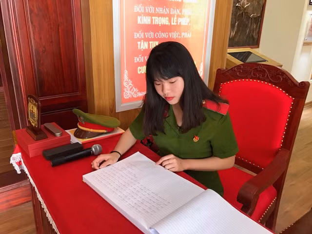 Không chỉ học giỏi, Thương còn rất tích cực trong các hoạt động tập thể Không chỉ học giỏi, Thương còn rất tích cực trong các hoạt động tập thể