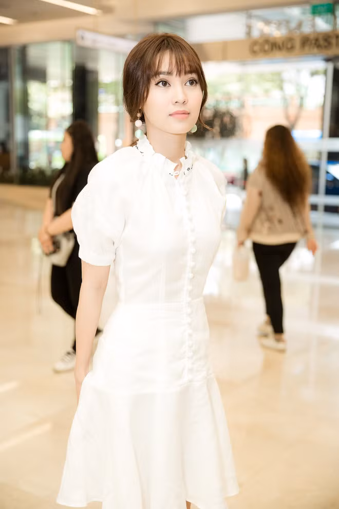 Cuộc “đụng hàng” đình đám nhất showbiz Việt, 6 mỹ nhân chen nhau mặc 1 chiếc váy “gái ngoan“ ảnh 2