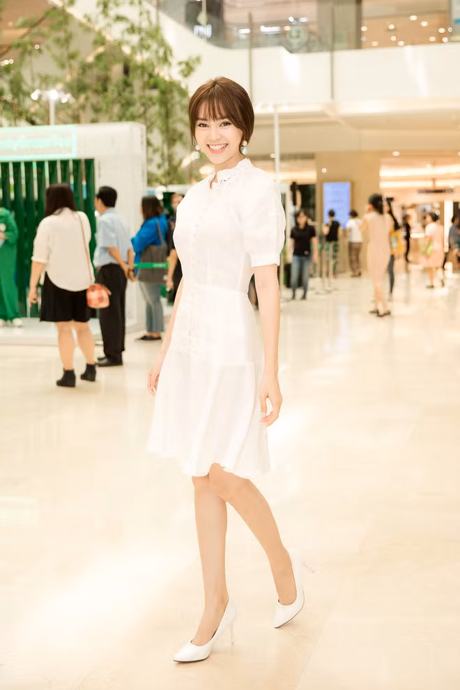 Cuộc “đụng hàng” đình đám nhất showbiz Việt, 6 mỹ nhân chen nhau mặc 1 chiếc váy “gái ngoan“ ảnh 3