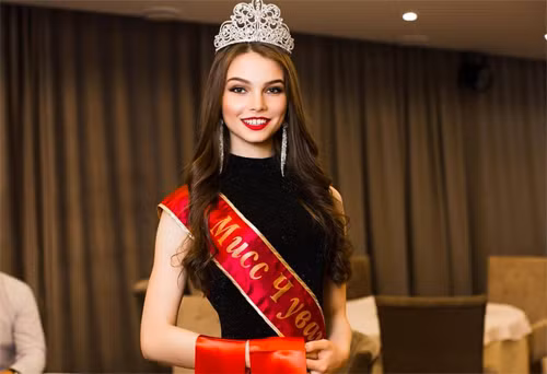 Trước Miss Russia 2018, Yuliya Polyachihina cũng đăng quang Miss Global Russia 2016.