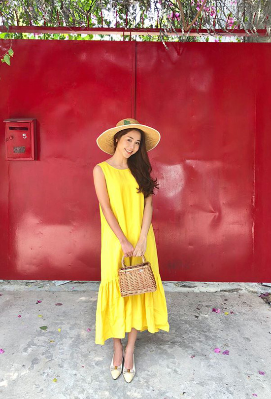 Các kiểu váy suông, váy hạ eo, chân váy midi cũng được nhiều người đẹp Việt ưa chuộng. Bên cạnh các mẫu váy sơ mi, váy cài nút và váy vạt quấn thanh nhã là các kiểu váy suông, váy hạ eo, chân váy midi cũng được nhiều người đẹp Việt ưa chuộng.