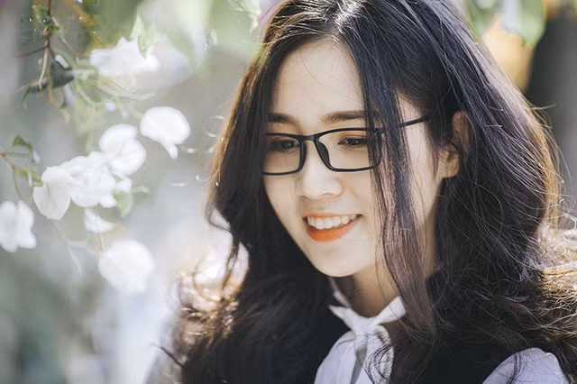 Cùng ngắm nhìn thêm những hình ảnh xinh đẹp của Lê Thị Thảo Huyền.