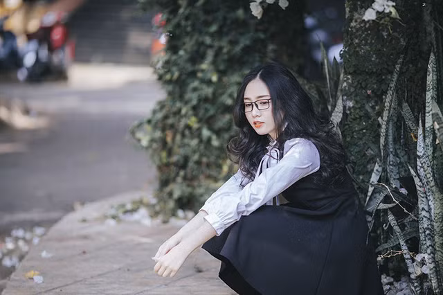 Nữ sinh đeo kính cận “hút hồn” người đối diện ảnh 8