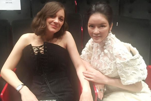 Lý Nhã Kỳ và Marion Cottilard (trái) từng gặp gỡ ở Liên hoan phim Cannes 2017.