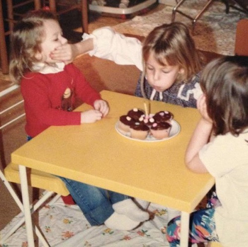 Tránh ra cho chị thể hiện. Tránh ra cho chị thể hiện.