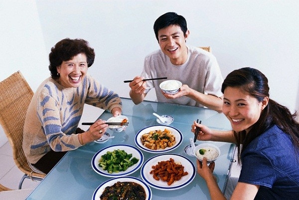 Chieu cua ba vo thong minh khien chong phai quan tam nha ngoai