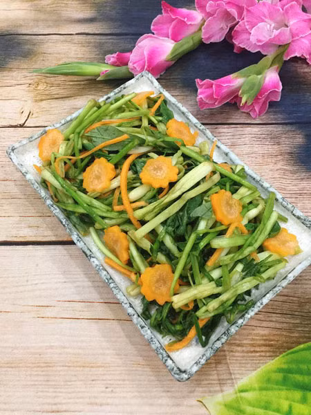 Rau cần muối chua chống ngán sau Tết