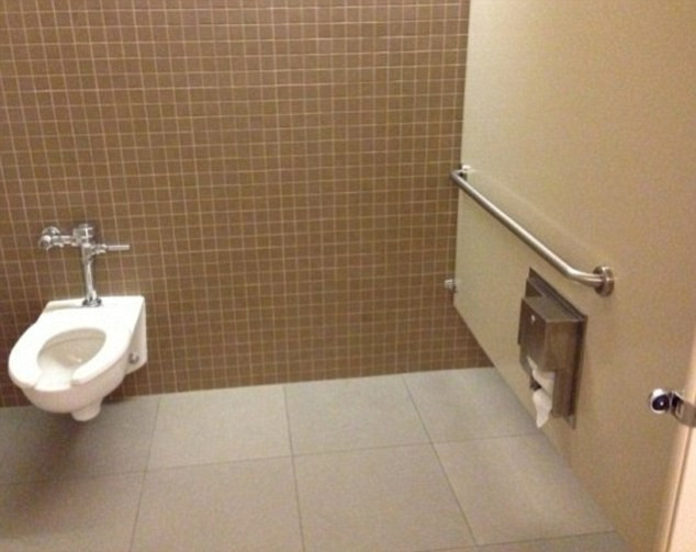 Người một nơi, giấy một nẻo.