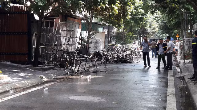 Lực lượng chức năng nghi có người mắc kẹt bên trong.