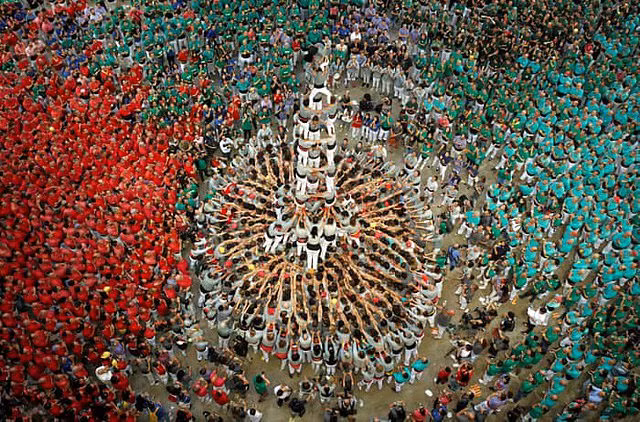 Choáng ngợp cuộc so tài dựng tháp người ở Tây Ban Nha - Hình 4