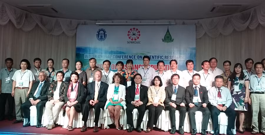 Các vị quan khách, đại diện đơn vị đào tạo mở từ xa quốc tế và Việt Nam