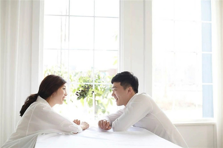 Anh ấy coi mối quan hệ của mình với vợ là nền tảng của gia đình. (Ảnh: ITN). Anh ấy coi mối quan hệ của mình với vợ là nền tảng của gia đình. (Ảnh: ITN).