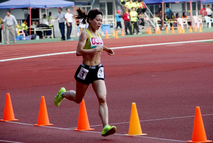 Huệ một mình băng băng về đích.