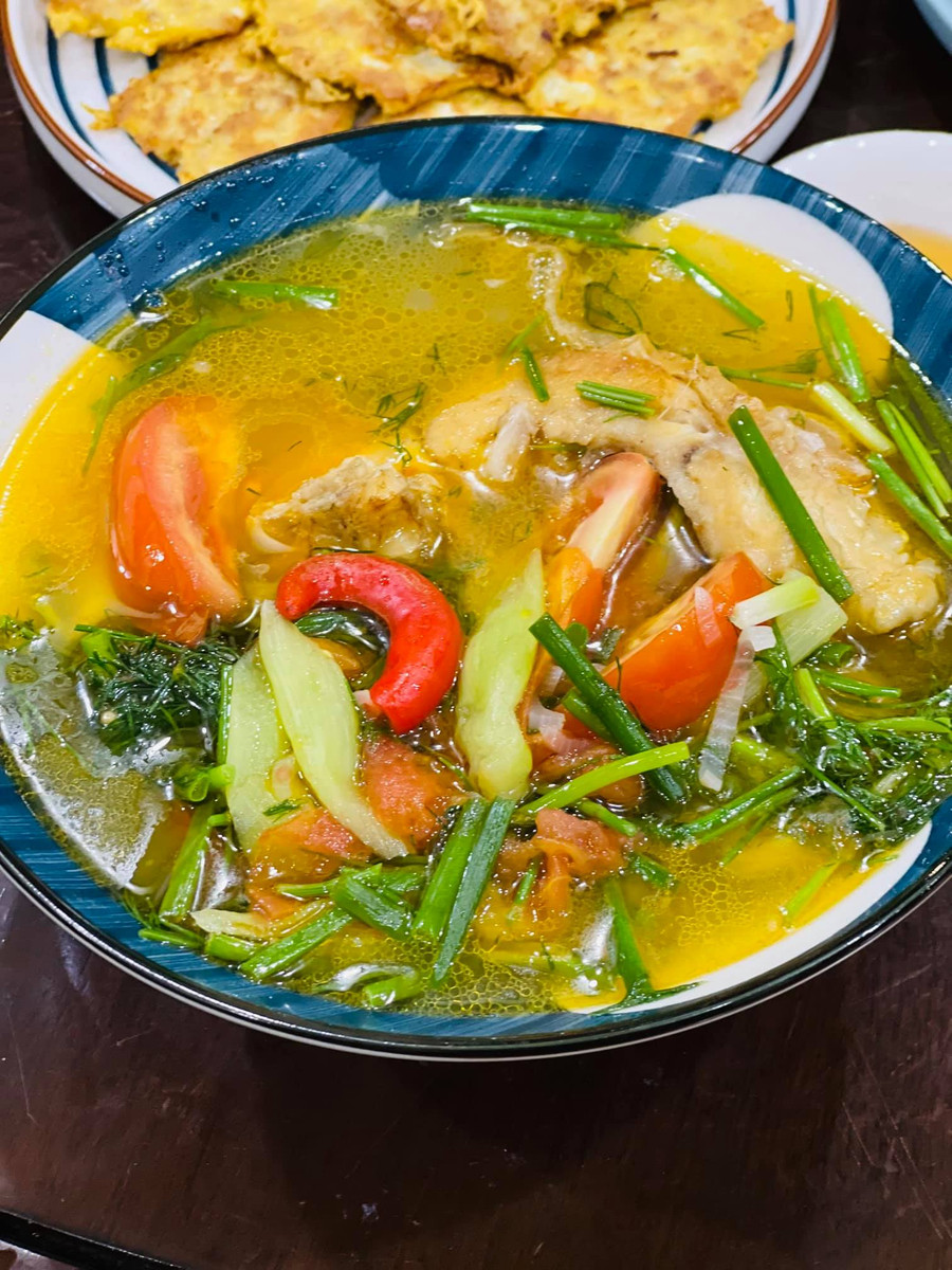 Canh cá nấu dọc mùng. Canh cá nấu dọc mùng.