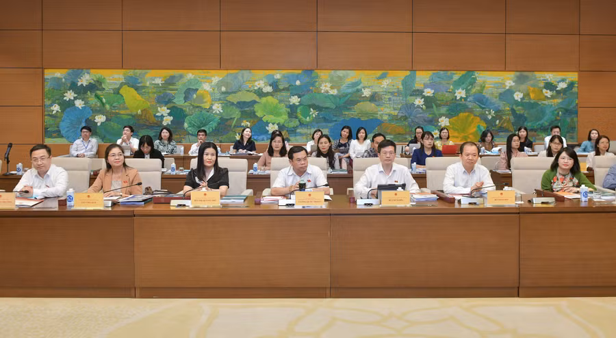 Các đại biểu tại phiên họp.