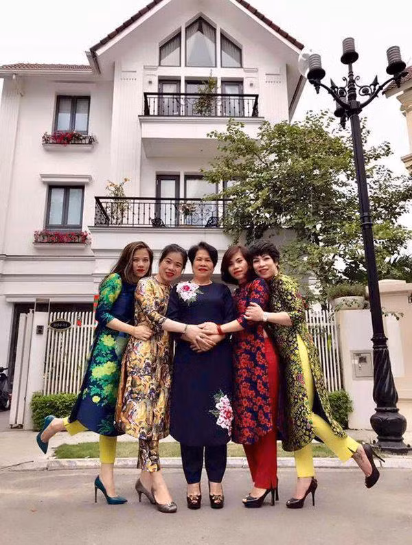 cuoc song suong nhu tien trong can nha trieu do, ngap hoa hong cua nu ca si my dung - 3