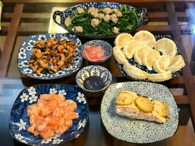 Cậu bé lớp 8 tự làm mâm cơm cực ngon từ A - Z giúp mẹ, đích thị con nhà người ta đây rồi! - Ảnh 1. Cậu bé lớp 8 tự làm mâm cơm cực ngon từ A - Z giúp mẹ, đích thị con nhà người ta đây rồi! - Ảnh 1.