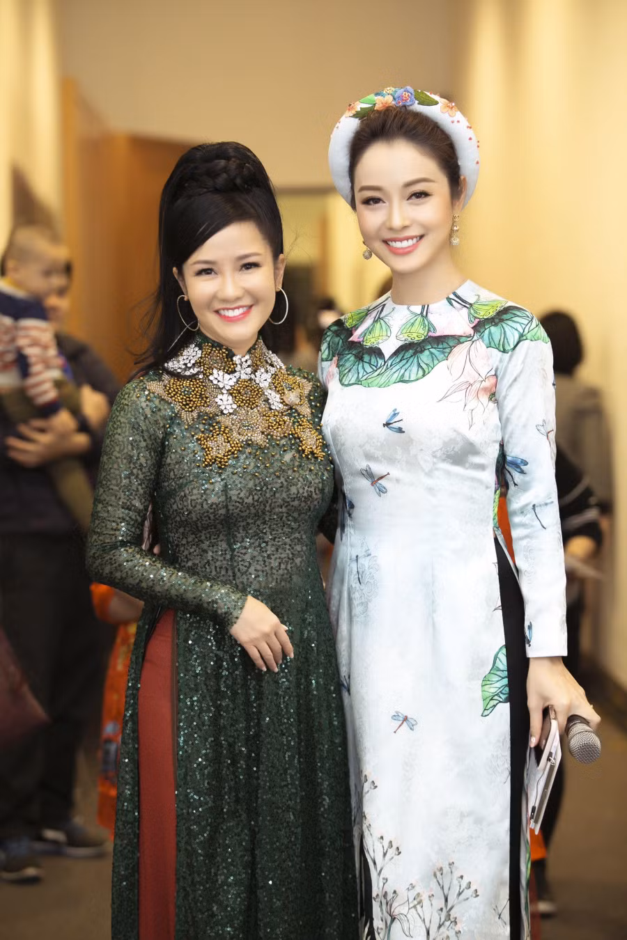 Jennifer Phạm và ca sĩ Hồng Nhung. 