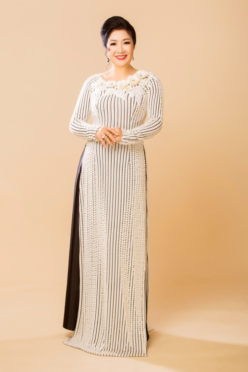Mang danh mĩ nhân showbiz nhưng Hà Tăng, Tú Anh, Đan Lê, Lê Phương... vẫn bị dìm hàng khi đứng cạnh mẹ ruột - Ảnh 11. Mang danh mĩ nhân showbiz nhưng Hà Tăng, Tú Anh, Đan Lê, Lê Phương... vẫn bị dìm hàng khi đứng cạnh mẹ ruột - Ảnh 11.