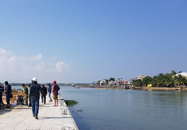 Lời kể của bé gái 14 tuổi thoát chết khi bố chở cả gia đình lao xuống sông vì cãi nhau với mẹ - Ảnh 6. Lời kể của bé gái 14 tuổi thoát chết khi bố chở cả gia đình lao xuống sông vì cãi nhau với mẹ - Ảnh 6.