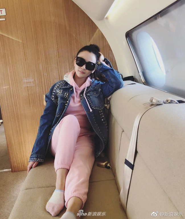 Cuộc sống thượng hạng của tiểu tam tống tiền Ngô Tú Ba: Có máy bay riêng, cực kỳ thân thiết với gia đình Gigi Hadid - Ảnh 3. Cuộc sống thượng hạng của tiểu tam tống tiền Ngô Tú Ba: Có máy bay riêng, cực kỳ thân thiết với gia đình Gigi Hadid - Ảnh 3.