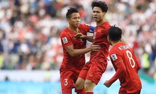 Công Phượng ghi bàn trong trận gặp Jordan ở vòng 1/8 giải Asian Cup. Ảnh: Anh Khoa.