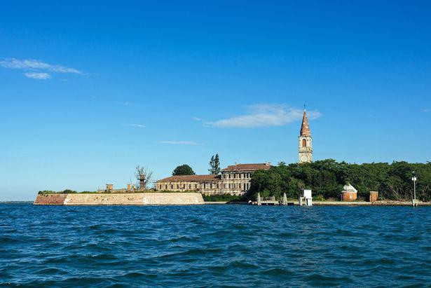 5 dia diem bi an, cam ki con nguoi dat chan den tren the gioi - 7