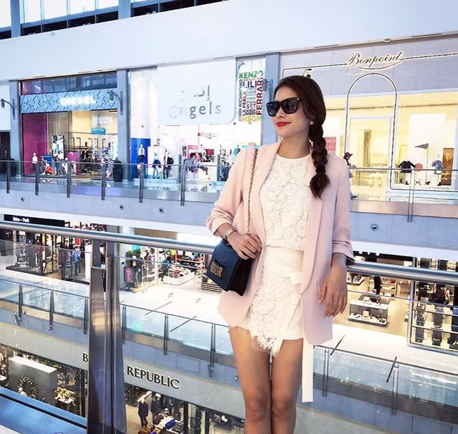 Phạm Hương lần đầu xác nhận với fan sau nửa năm không nói một lời: Chị sẽ về nhưng không phải hôm nay - Ảnh 3. Phạm Hương bất ngờ phát ngôn sau nửa năm không nói một lời: Chị sẽ về nhưng không phải hôm nay-3