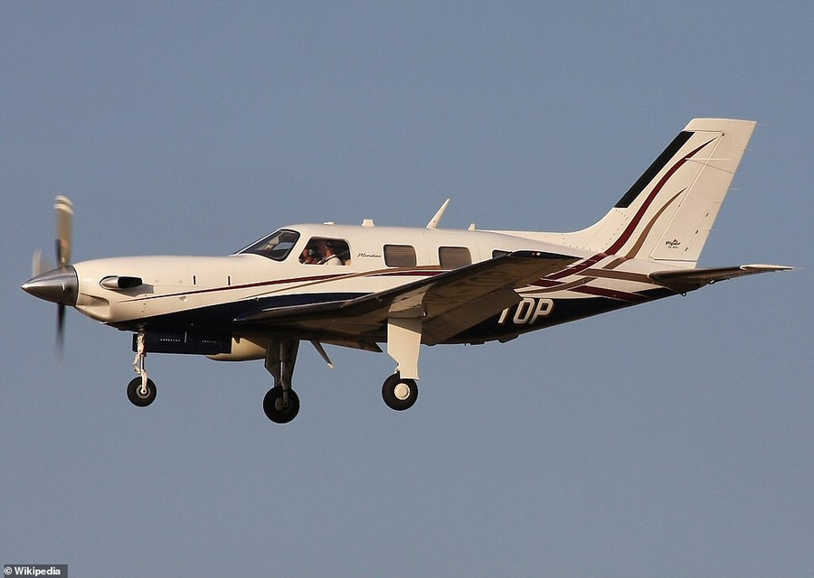 Vừa ký hợp đồng 450 tỷ VNĐ, tiền đạo mất tích cùng máy bay khi sang nước Anh ra mắt đội bóng mới - Ảnh 5. Vừa ký hợp đồng 450 tỷ VNĐ, tiền đạo mất tích cùng máy bay khi sang nước Anh ra mắt đội bóng mới - Ảnh 5.