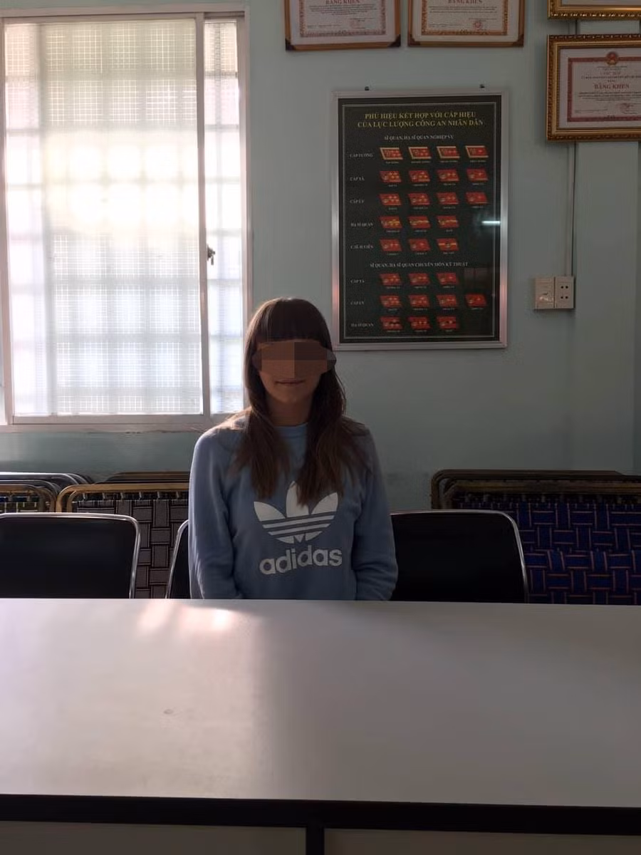 Lời khai sốc của ‘tú bà’ xinh đẹp điều hành đường dây bán dâm 6 triệu đồng/giờ ảnh 1 tin tuc 24h: loi khai soc cua ‘tu ba’ xinh dep dieu hanh duong day ban dam 6 trieu dong/gio - 1