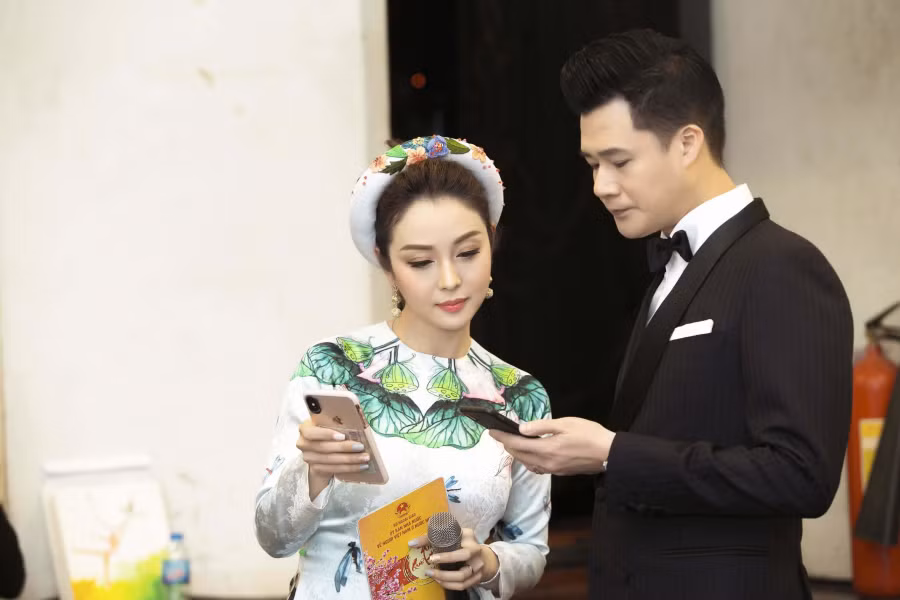 Đặc biệt, Jennifer Phạm còn có dịp hội ngộ chồng cũ - ca sĩ Quang Dũng. 