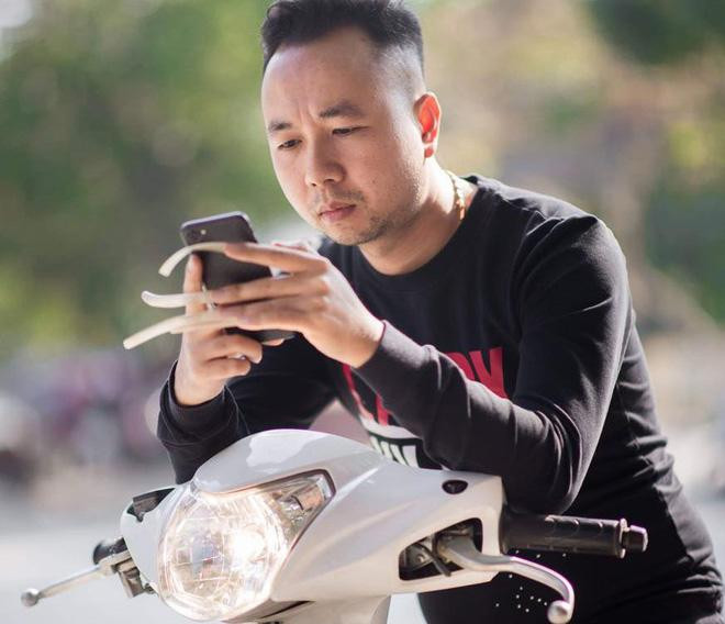 Giật mình bộ móng dài 12 cm của chàng trai Bắc Giang ảnh 3 bo mong dai 12 cm va so thich 'khac nguoi' cua chang trai bac giang - 3