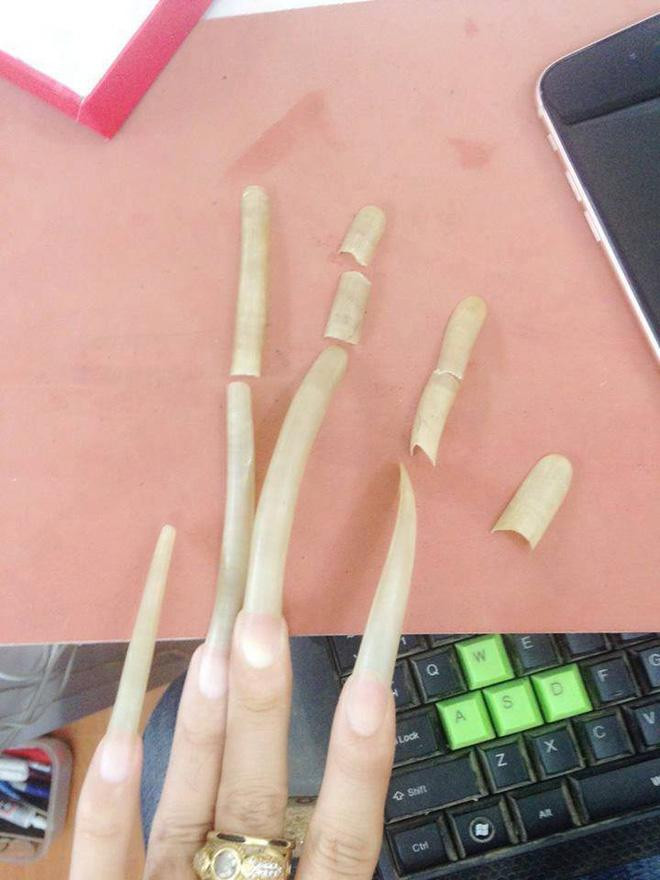 Giật mình bộ móng dài 12 cm của chàng trai Bắc Giang ảnh 2 bo mong dai 12 cm va so thich 'khac nguoi' cua chang trai bac giang - 2