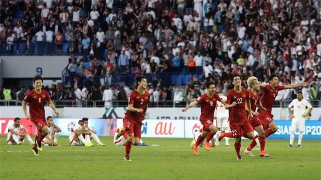 Các cầu thủ Việt Nam ăn mừng chiến thắng khi đánh bại đội tuyển Jordan trong trận đấu tại Asian Cup 2019 ở Dubai ngày 20/1. (Ảnh: AFP). 