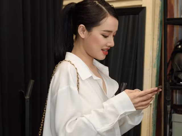 Nhã Phương lộ bụng to ở sự kiện.