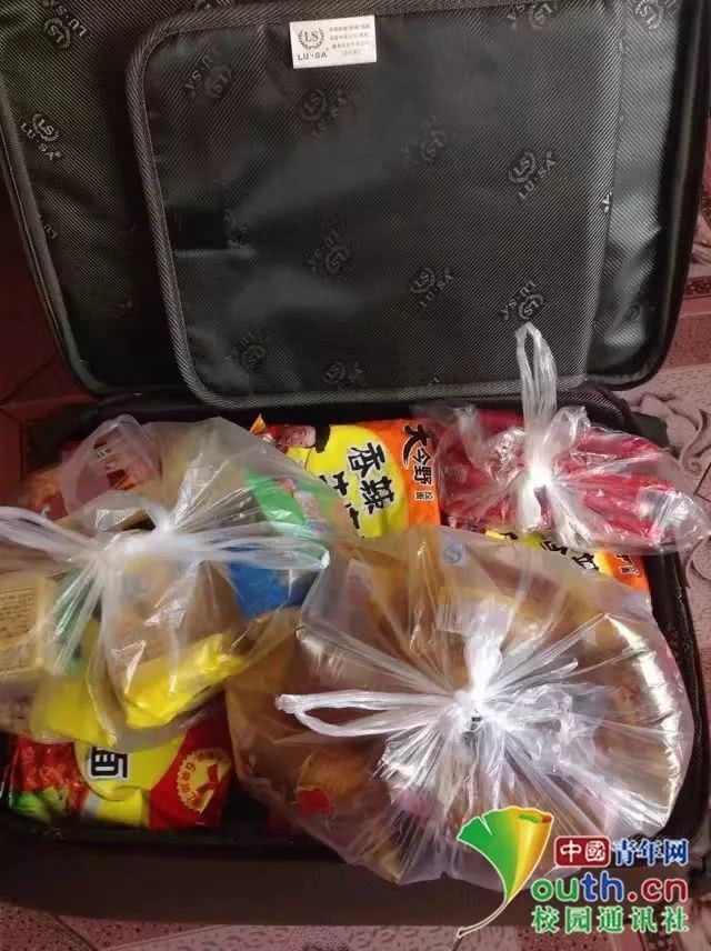 Chết cười với vali về quê của sinh viên: Mang một đống sách vở về học vì ngại đi chơi - Ảnh 12.