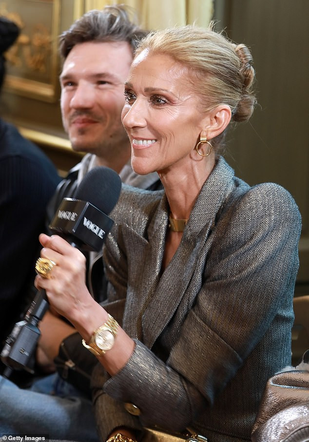 2 năm sau ngày chồng qua đời, Celine Dion khiến fan xót xa khi lộ thân hình xương xẩu, gầy yếu - Ảnh 4.