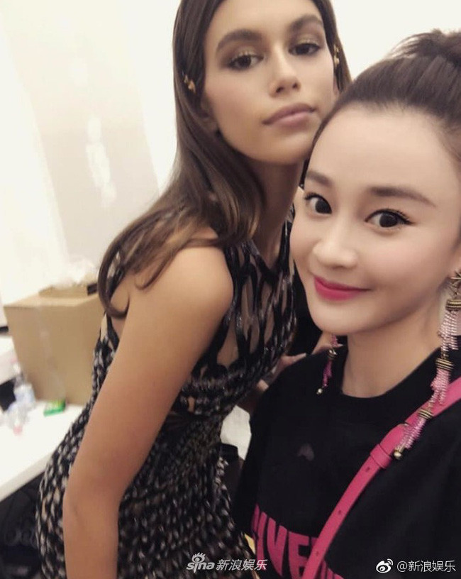 Cuộc sống thượng hạng của tiểu tam tống tiền Ngô Tú Ba: Có máy bay riêng, cực kỳ thân thiết với gia đình Gigi Hadid - Ảnh 9. Cuộc sống thượng hạng của tiểu tam tống tiền Ngô Tú Ba: Có máy bay riêng, cực kỳ thân thiết với gia đình Gigi Hadid - Ảnh 9.