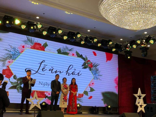 Cận cảnh hình ảnh người đàn bà thép Như Loan - mẹ ruột Cường Đô La - khóc trong lễ hỏi cưới Đàm Thu Trang - Ảnh 3. Cận cảnh hình ảnh người đàn bà thép Như Loan - mẹ ruột Cường Đô La - khóc trong lễ hỏi cưới Đàm Thu Trang - Ảnh 3.