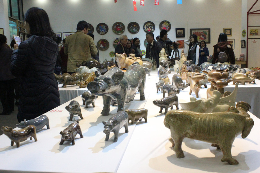 Ngắm đàn heo độc đáo ngàn con của nhà sử học Dương Trung Quốc - Ảnh 2. Ngắm đàn heo độc đáo ngàn con của nhà sử học Dương Trung Quốc - Ảnh 2.