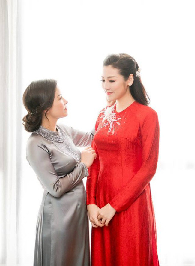 Mang danh mĩ nhân showbiz nhưng Hà Tăng, Tú Anh, Đan Lê, Lê Phương... vẫn bị dìm hàng khi đứng cạnh mẹ ruột - Ảnh 14. Mang danh mĩ nhân showbiz nhưng Hà Tăng, Tú Anh, Đan Lê, Lê Phương... vẫn bị dìm hàng khi đứng cạnh mẹ ruột - Ảnh 14.