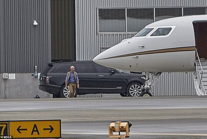 Ông chủ Amazon lần đầu lộ diện sau tin đồn ngoại tình ảnh 1